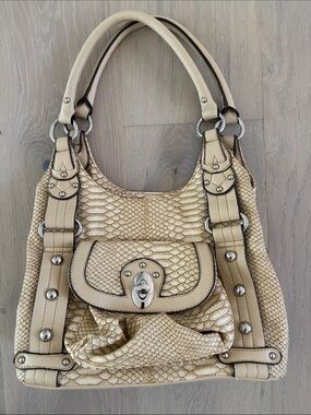 Wilsons Leather Cream Textured Shoulder Bag with Silver Hardware